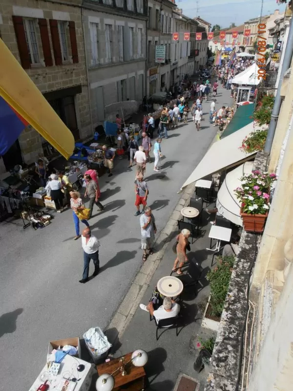 affiche Vide-greniers à  Lauzun